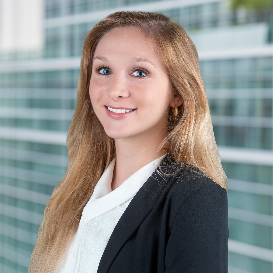 Elizabeth Oblachinski 1100x1100